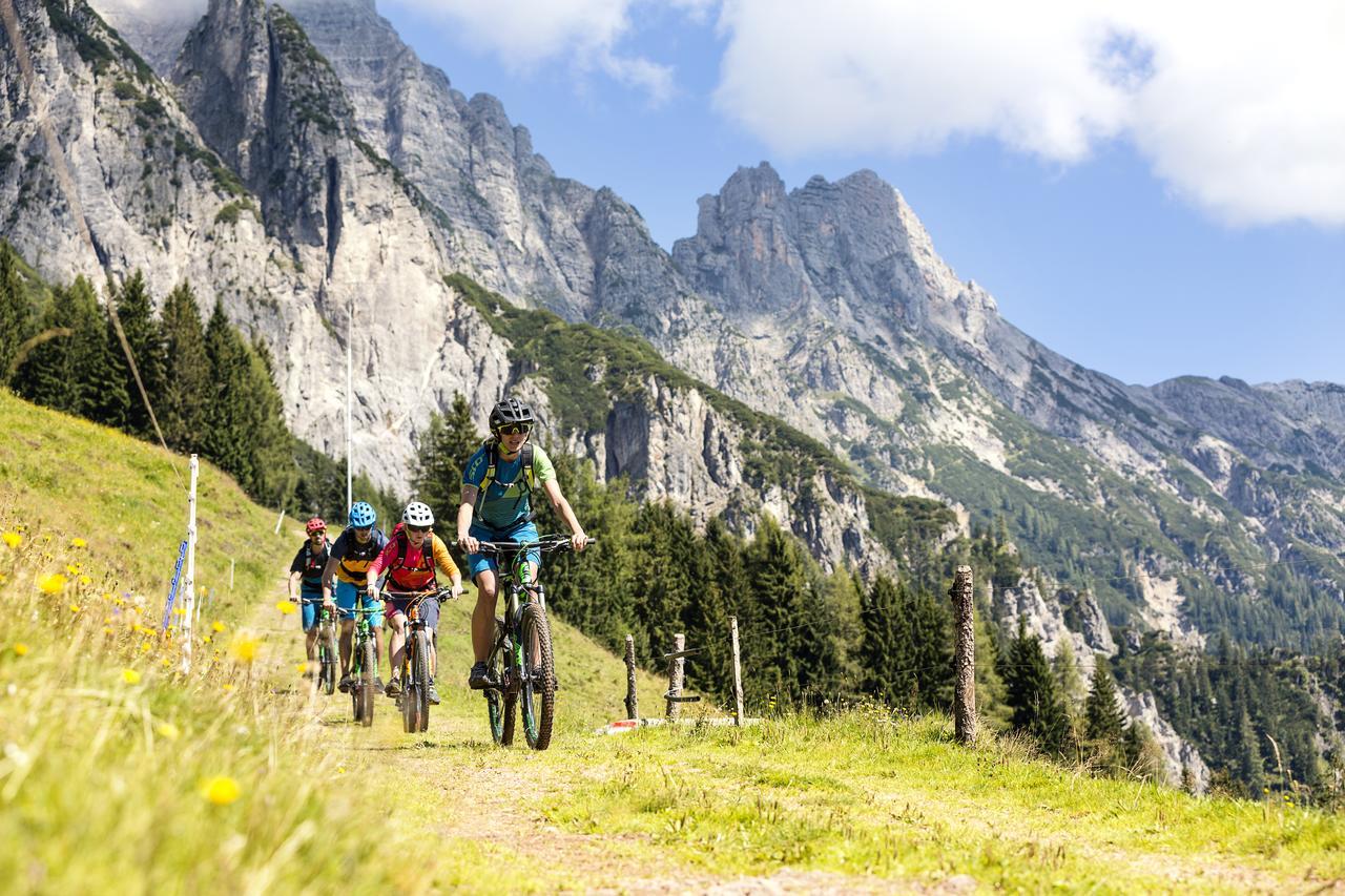 Hotel Bacher Asitzstubn Leogang Exteriör bild